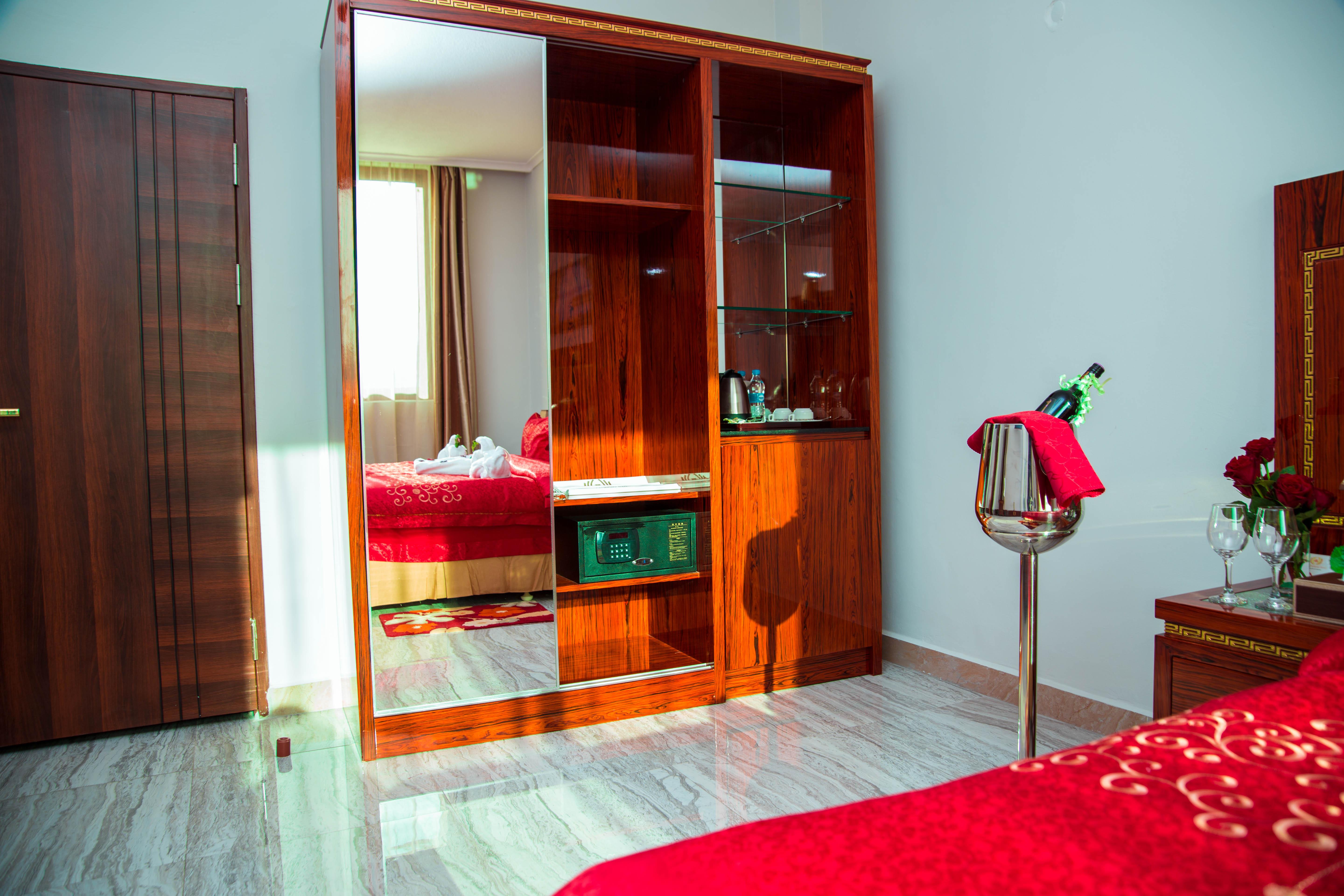 Tiffany Diamond Hotels Ltd - Makunganya Dar es Salaam Extérieur photo