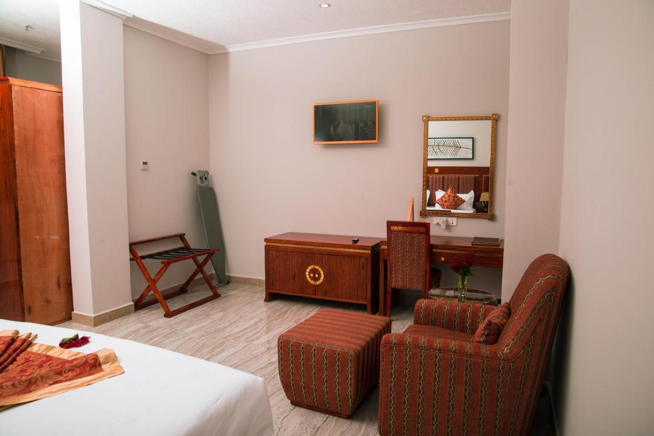 Tiffany Diamond Hotels Ltd - Makunganya Dar es Salaam Extérieur photo